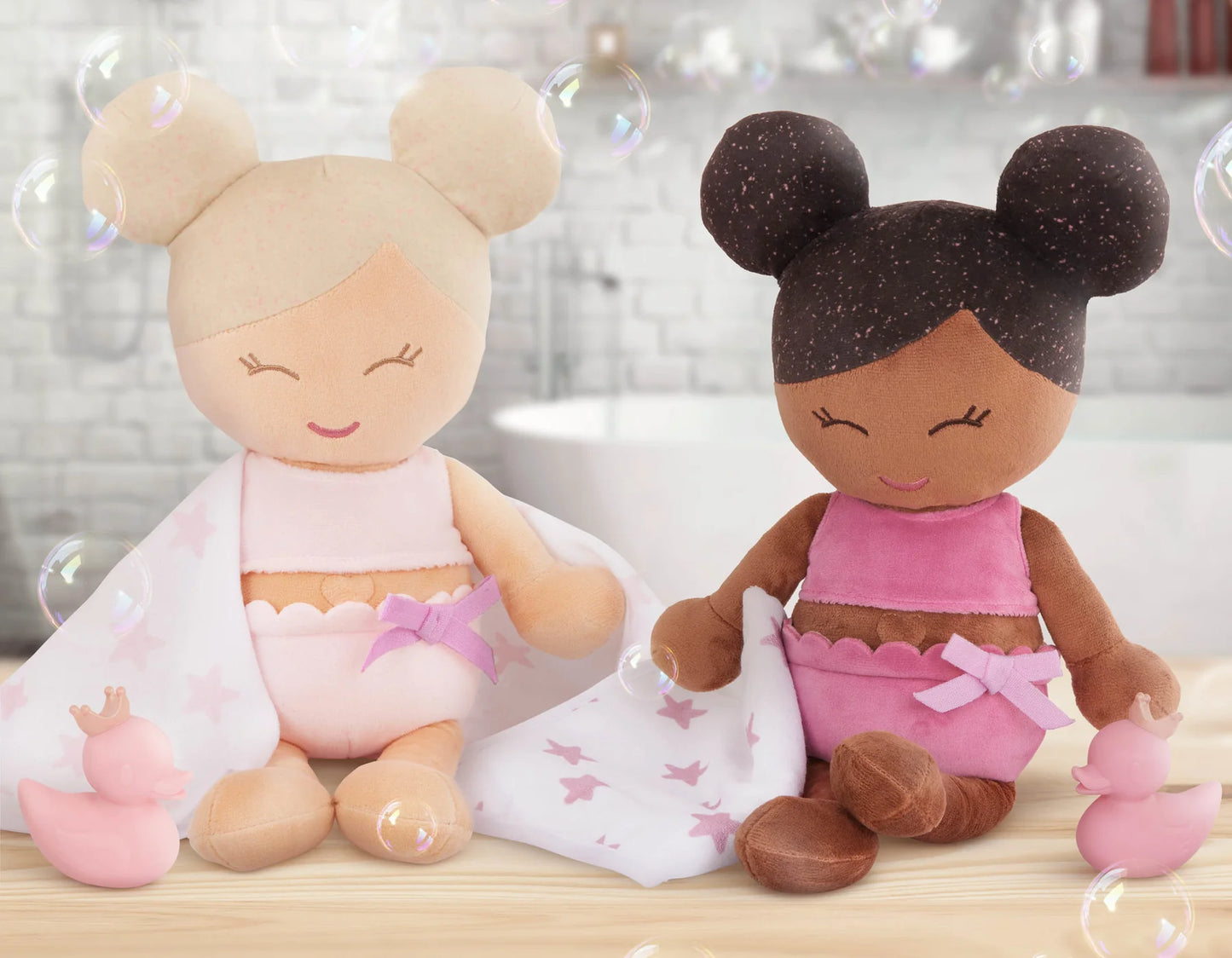 Lullababy Badpop meisje met accessoires - donker haar (PRE-ORDER EIND JUNI)