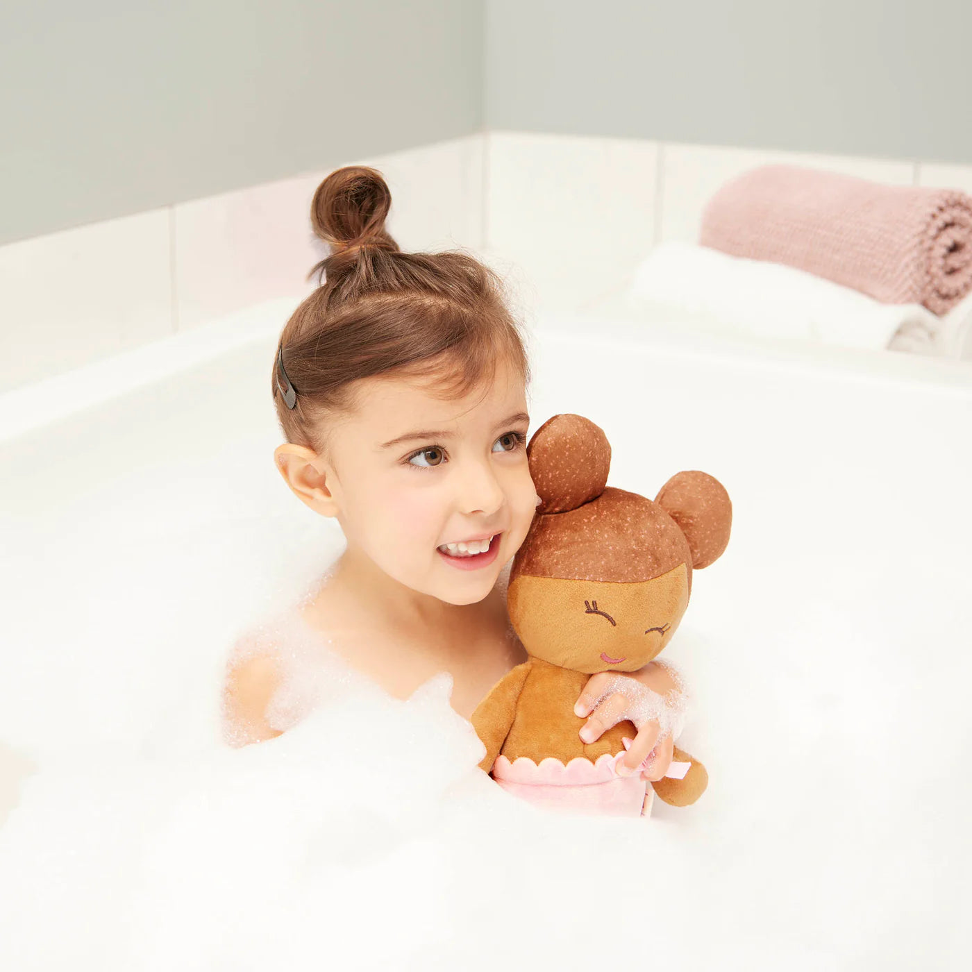 Lullababy Badpop meisje met accessoires - donker haar (PRE-ORDER EIND JUNI)