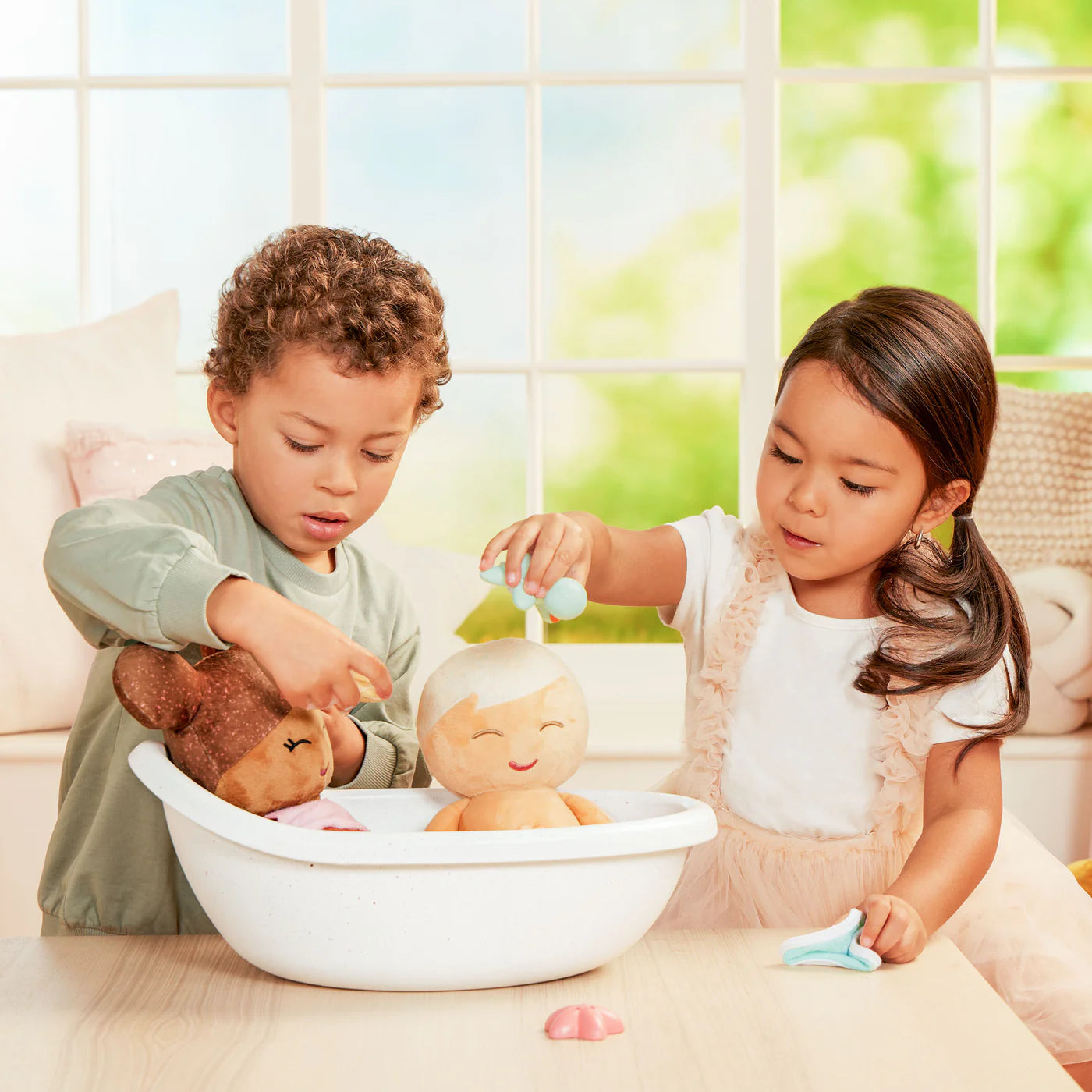 Lullababy Badpop jongetje met accessoires - blond haar (PRE-ORDER EIND JUNI)
