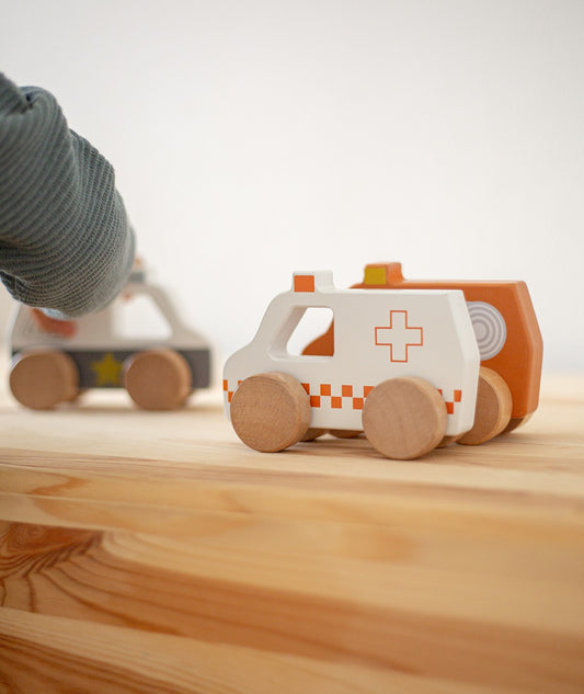 Houten ambulance | Tryco